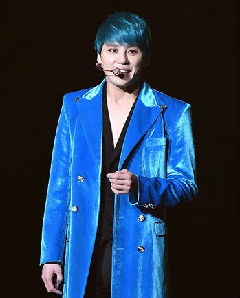 《gag concert》提及金俊秀的名字时做消音处理招致JYJ粉丝的强烈不满要求节目组正式道歉。