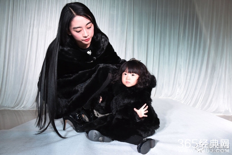 辣妈花百万给2岁女儿买名牌办T台秀庆生_2015辣妈告诉你什么叫有钱任性_365经典网