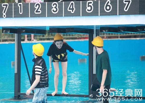 《青春练习生》20150430期预告：李泉被放鸽子发飙 By2短裤湿身秀美腿