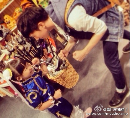 相差18年的兄妹，超有爱！！！