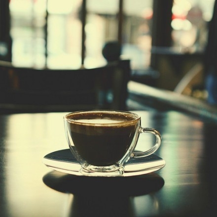 我们自欺欺人的做着自己，从不为不重要的