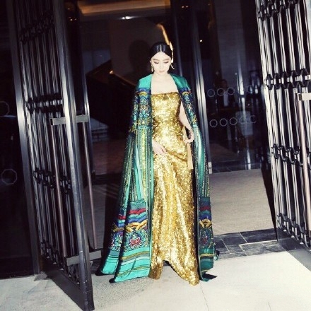 2015MET GALA范冰冰穿的礼服牌子是什么？ 设计师是谁？