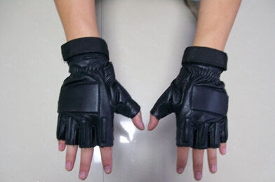 特警力量演员戴的半指手套是什么牌子_半指作战手套多少钱_365经典网