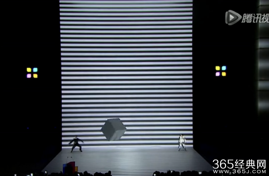 迪拜光影舞蹈视频在线观看_Black & White 用不用这么波澜壮阔_土豪真的好会玩