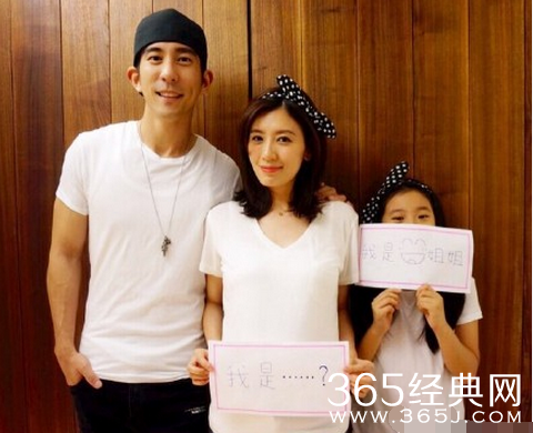 40岁贾静雯再孕晒大肚照 与小9岁男友修成正果