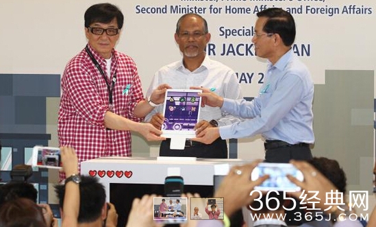 成龙受任新加坡反毒品大使:自家受害更有责任感