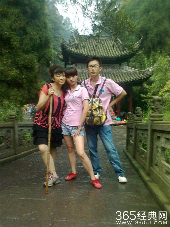 成都被打女司机遭网友人肉 你要作死定不拦你