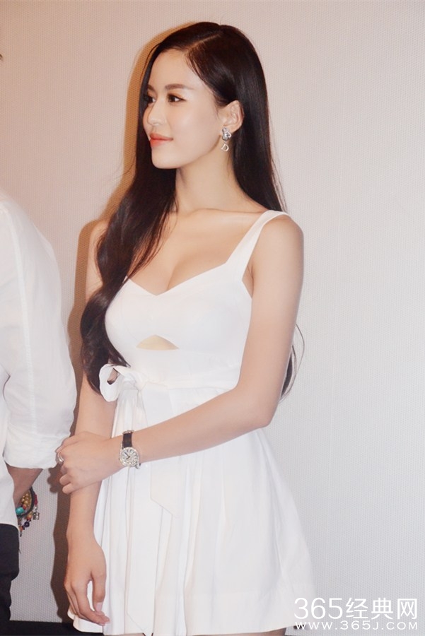 温心性感出席发布会 否认与黄晓明绯闻