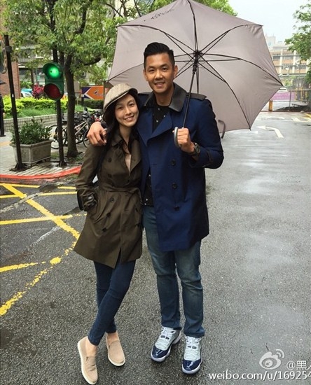 范玮琪晒结婚四周年照 与黑人依旧恩爱火热