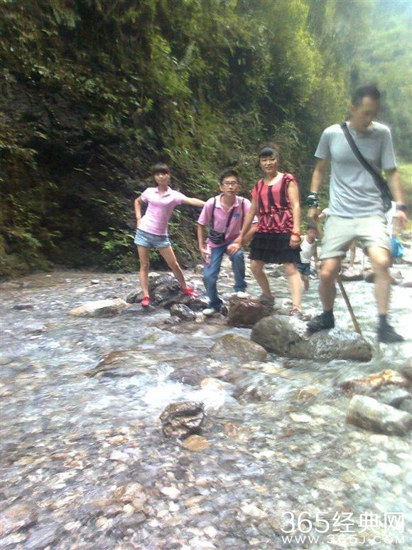 成都被打女司机遭网友人肉 你要作死定不拦你