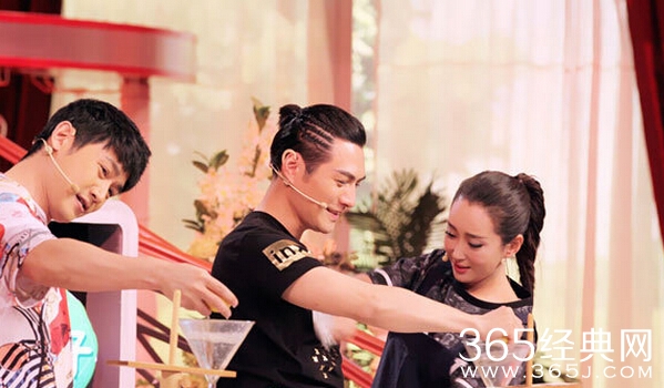 《为她而战》严屹宽杜若溪录制照曝光恩爱羡煞旁人