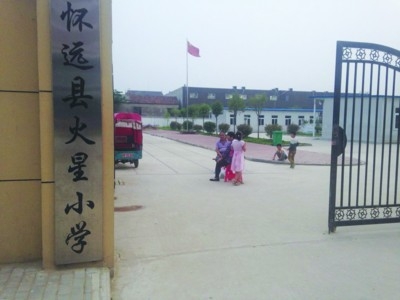 安徽小学副班长小J名字个人资料家庭背景照片 逼同学吃屎喝尿原因真相