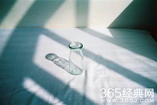 有时候不是不想说话， 而是有很多话放在心里会安全点