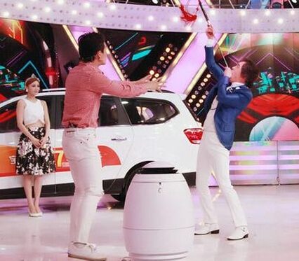 《全是你的》李咏表演魔术吞宝剑入腹吓呆全场