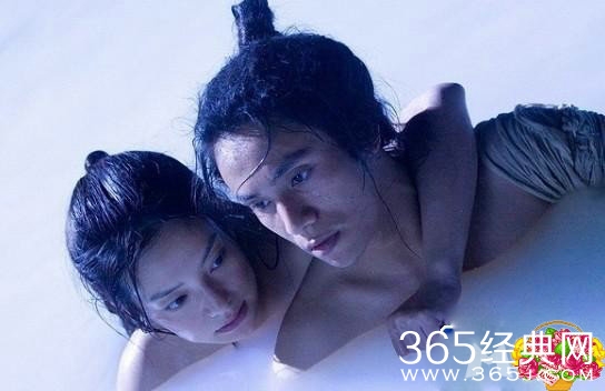 盘点全裸献身鸳鸯浴的十对大明星