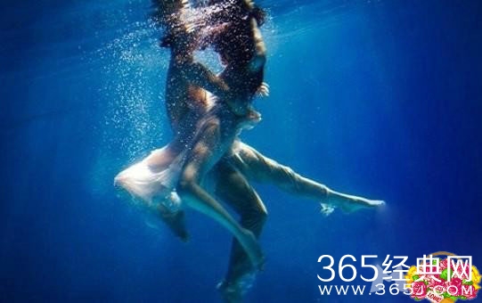 盘点全裸献身鸳鸯浴的十对大明星