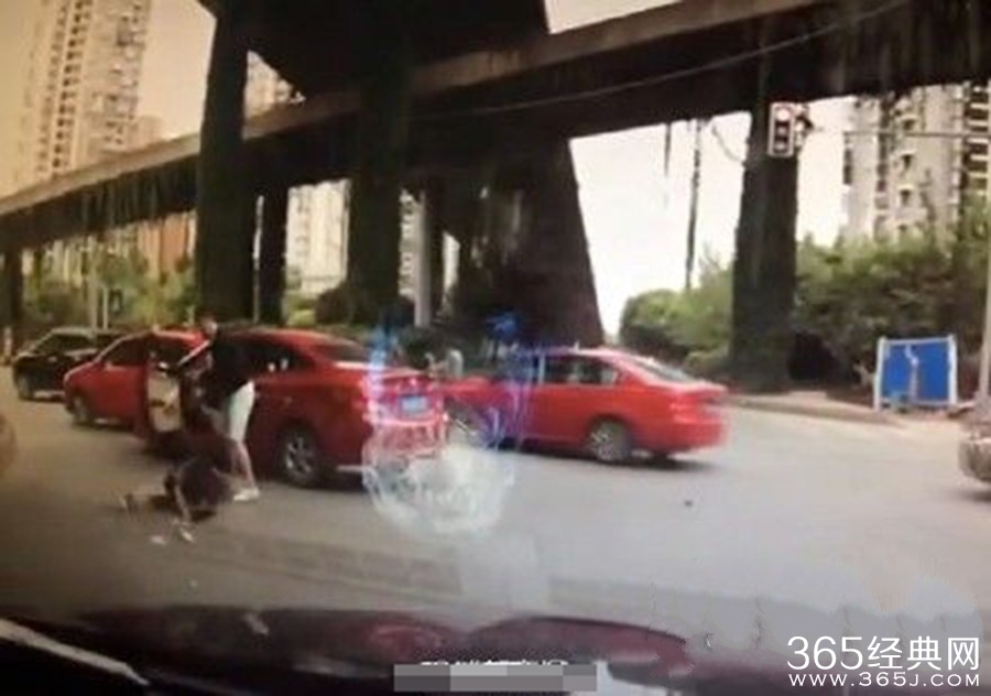 成都被打女司机正式发信致歉