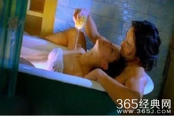 盘点全裸献身鸳鸯浴的十对大明星