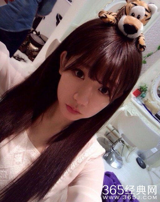 “翻版林志玲”网络爆红 清新气质更胜一筹