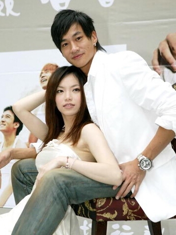 激情戏假戏真做的明星 梁思浩忘情啃李丽珍双乳