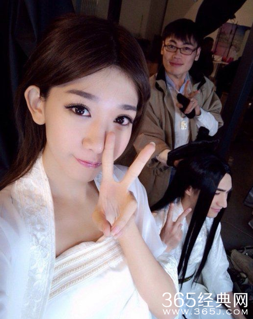 “翻版林志玲”网络爆红 清新气质更胜一筹