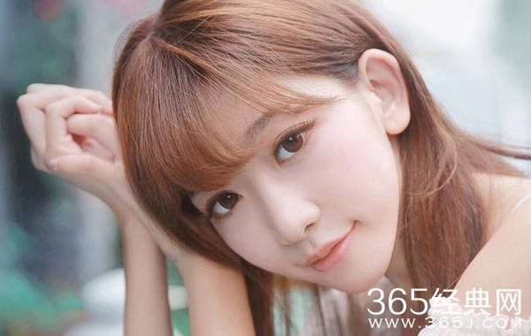 “翻版林志玲”网络爆红 清新气质更胜一筹