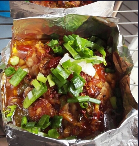 女硕士毕业摆摊卖烤脑花