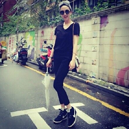 用微笑去面对生活，用真情去书写人生