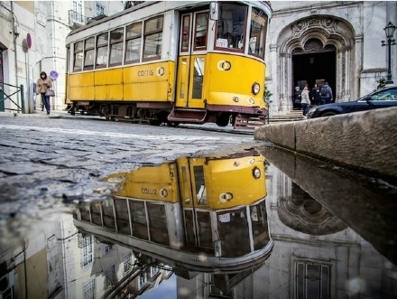 用微笑去面对生活，用真情去书写人生