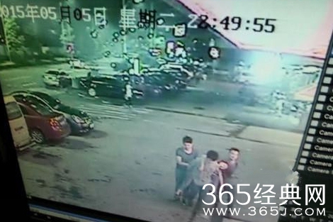 佩佩被3名男同学性侵照片视频