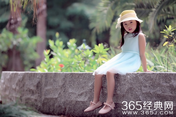 田雨涵原创歌曲《色彩童年》 演绎天籁童声