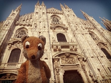 用微笑去面对生活，用真情去书写人生