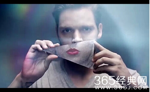 《whoareyou》学校2015恩菲跟妈妈逛商店以安打电话时歌曲