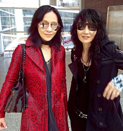 早前刘嘉玲和张曼玉的机场合影，被认为是破冰迹象