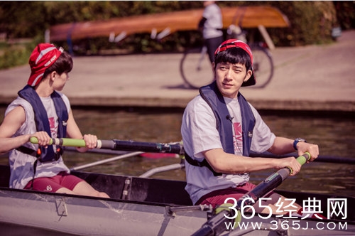 忽而与少年2练赛艇用力过猛 井柏然受伤郑爽心疼