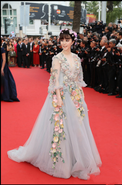 范冰冰红毯称王 “花仙子”成戛纳最佳着装