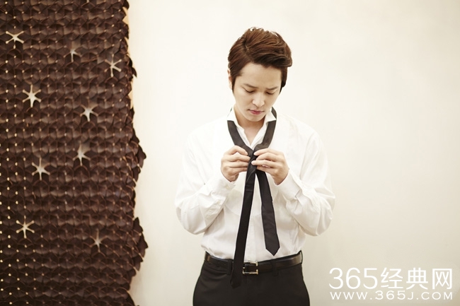 金桢勋展高智商本色 将加盟韩综《我去上学啦》