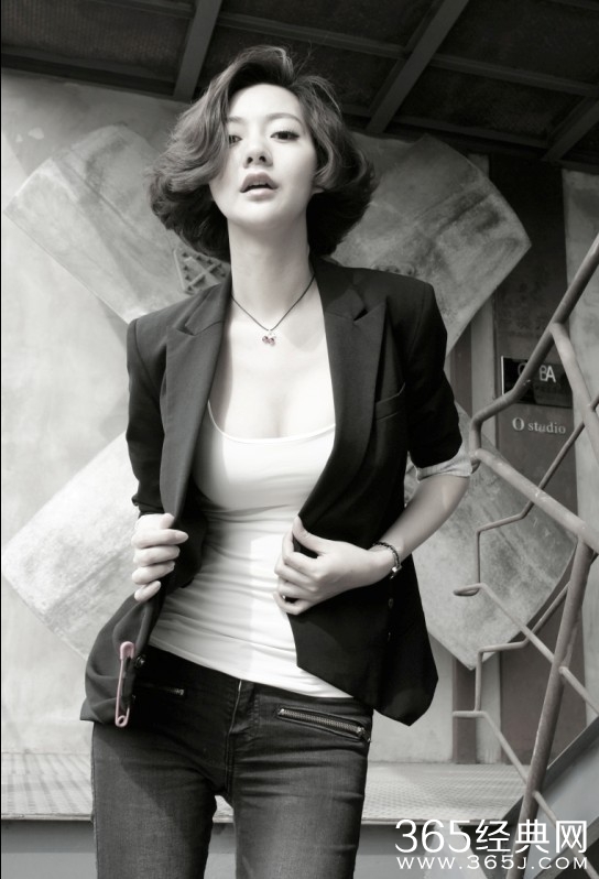 《特警力量》郝玲玲是谁扮演的