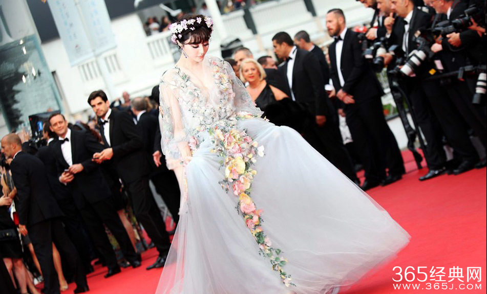 范冰冰红毯称王 “花仙子”成戛纳最佳着装