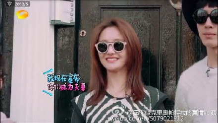 正经夫妇郑爽井柏然领证办婚礼婚纱照成热搜 张翰哭晕在厕所