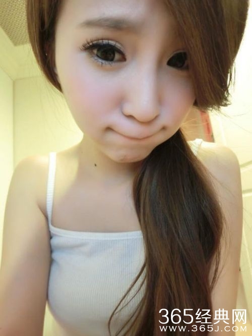 游戏女主播洗澡被全程直播 大量正面照曝光