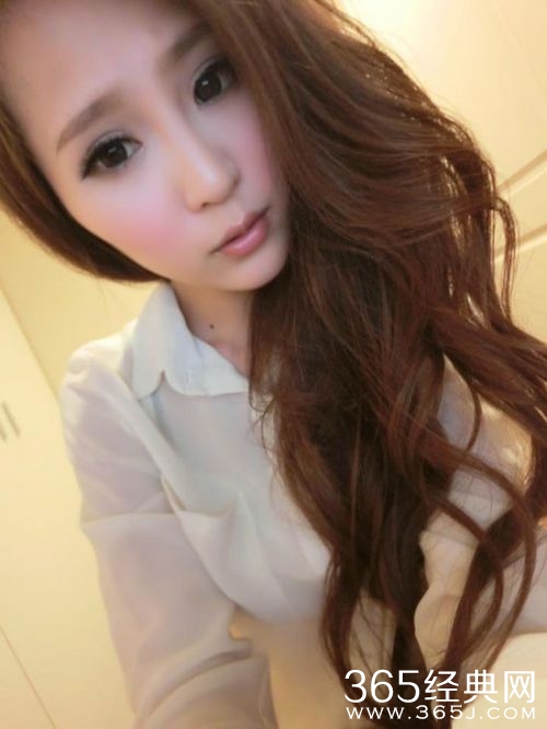 游戏女主播洗澡被全程直播 大量正面照曝光