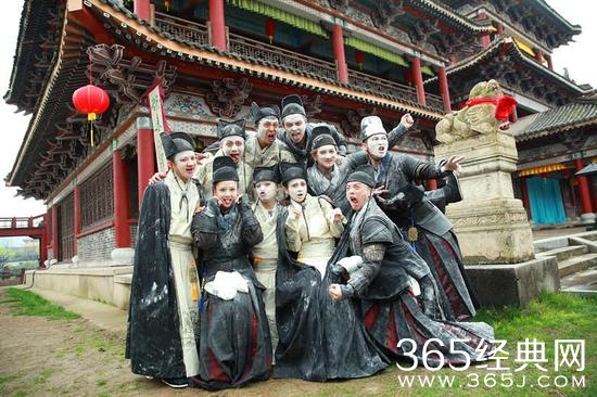 面盆找糖兄弟变身“白面熊猫”