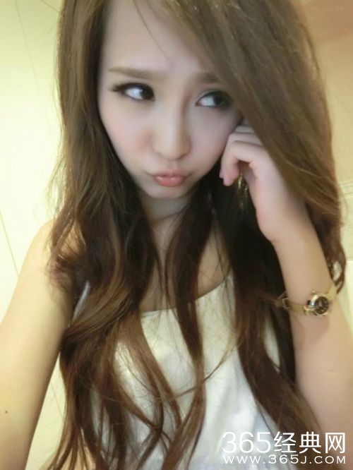 游戏女主播洗澡被全程直播 大量正面照曝光