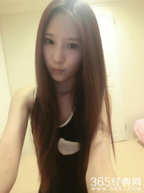 游戏女主播洗澡被全程直播 大量正面照曝光