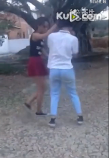 17岁孕妇暴打初二女生现场视频