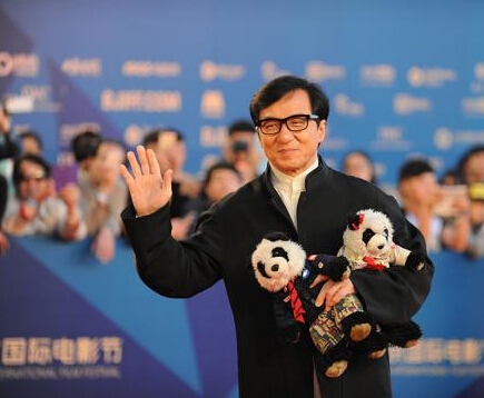 成龙出资100万鼓励青年导演 将投资优胜者项目