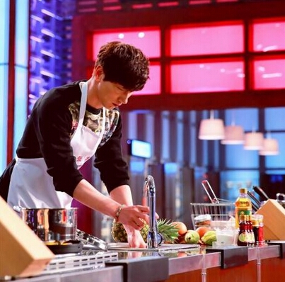 《星厨驾到》张亮燃烧创意 直言做菜就像谈恋爱