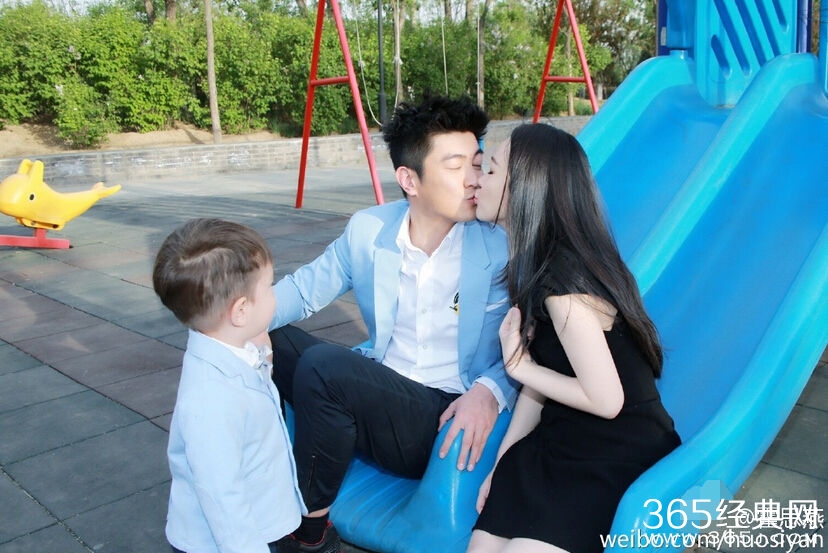 嗯哼大王看爸妈接吻看傻眼