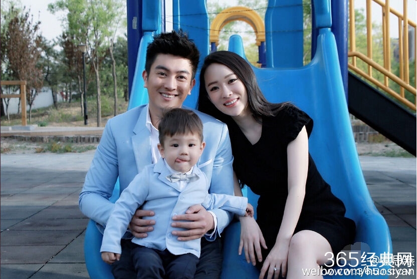 嗯哼大王看爸妈接吻看傻眼